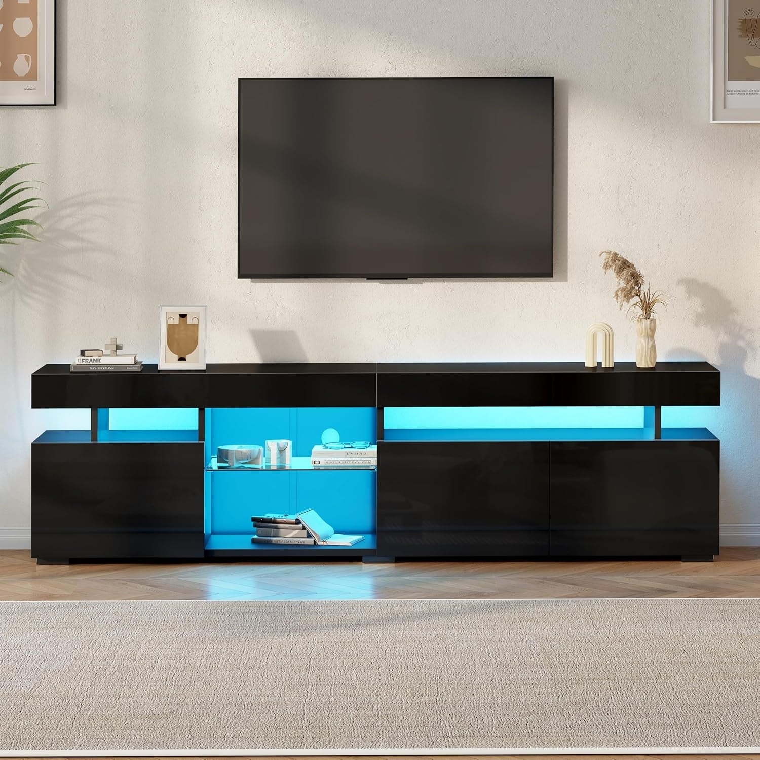 TV-Lowboard in Hochglanz Schwarz mit LED-Beleuchtung, 3 T¨¹ren und Glasb?den f¨¹r Fernseher bis 80 Zo
